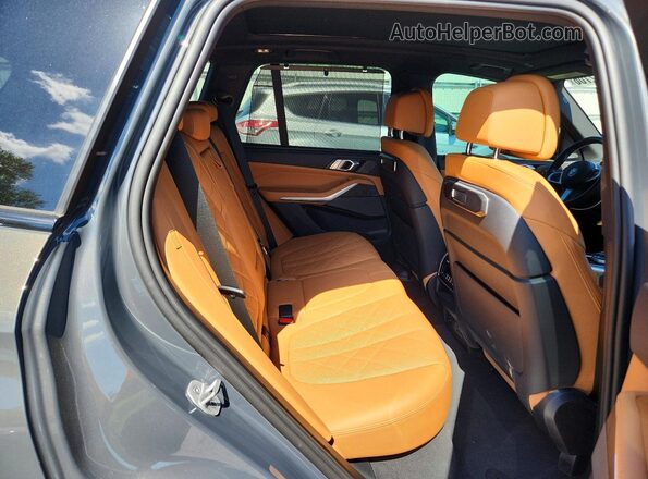 5UX13EU06S9Y36296 2025 BMW X5 Black Rear interior view