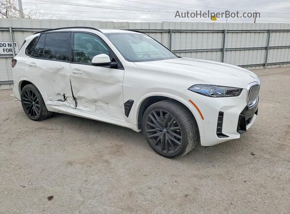 5UX13EU06T9052816 2026 BMW X5 White Delantero derecho