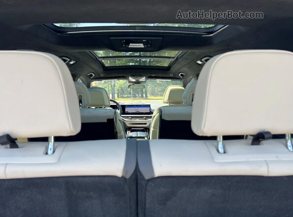 5UX23EM00P9P15677 2023 BMW X7 Gray ხელსაწყოთა პანელის ხედი