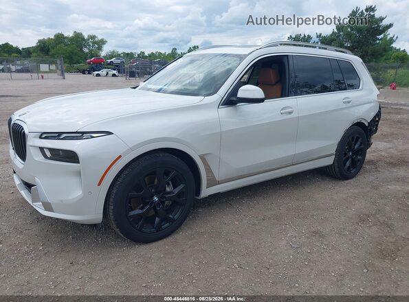 5UX23EM01P9R06766 2023 BMW X7 White Առջևի ձախ երեք քառորդ տեսարան