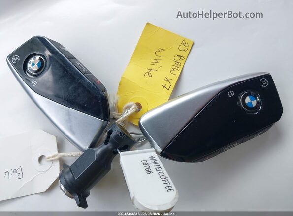 5UX23EM01P9R06766 2023 BMW X7 White Առջևի վահանակի տեսք