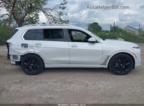 5UX23EM01P9R06766 2023 BMW X7 White Սալոնի 360 աստիճան տեսք