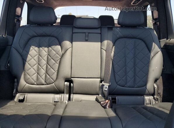 5UX23EM01S9Z34687 2025 BMW X7 Белый Вид задних сидений