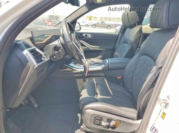 5UX23EM01S9Z34687 2025 BMW X7 Белый Вид салона спереди