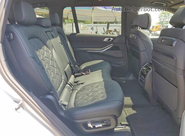 5UX23EM01S9Z34687 2025 BMW X7 Белый Вид задней части салона