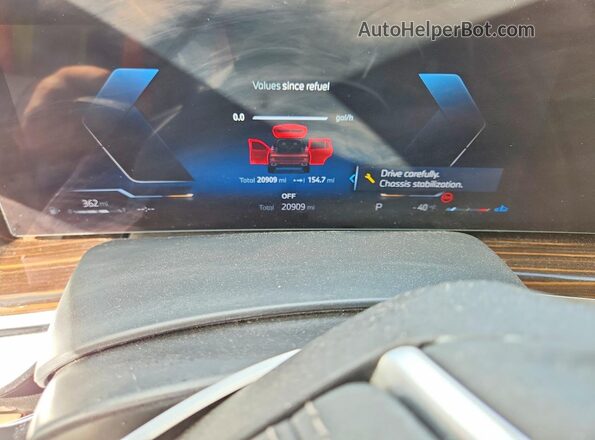 5UX23EM01T9030503 2026 BMW X7 Burgundy Vista del cuadro de instrumentos