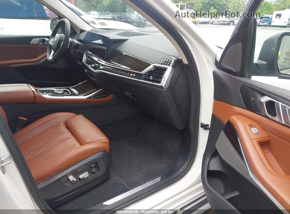 5UX23EM01T9106446 2026 BMW X7 White Widok wnętrza z przodu