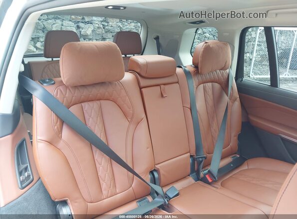 5UX23EM01T9106446 2026 BMW X7 White Widok naklejki z numerem VIN