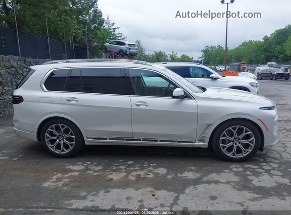 5UX23EM01T9106446 2026 BMW X7 White Widok wnętrza z tyłu