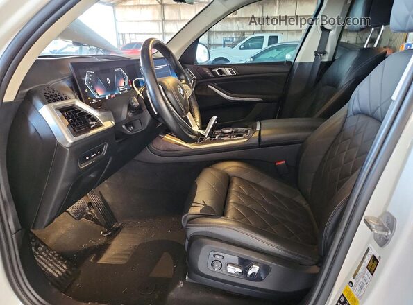 5UX23EM02R9S31495 2024 BMW X7 Белый Вид салона спереди