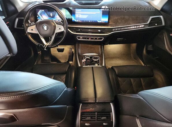 5UX23EM02R9S31495 2024 BMW X7 Белый Вид панели приборов