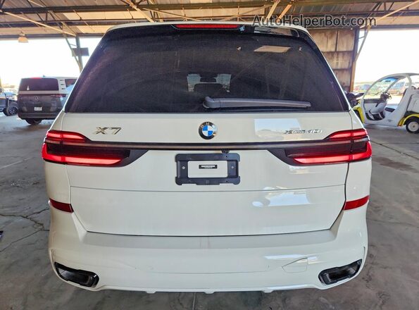 5UX23EM02R9S31495 2024 BMW X7 Белый Вид сзади