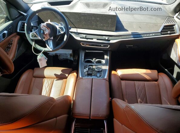 5UX23EM02T9280087 2026 BMW X7 Серый Вид панели приборов