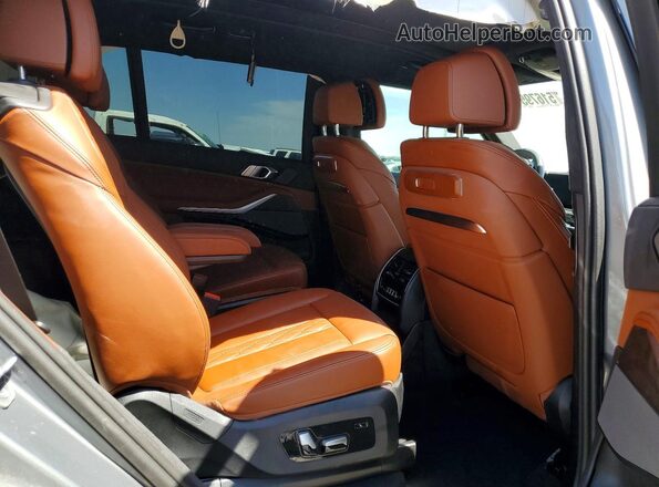 5UX23EM02T9280087 2026 BMW X7 Серый Вид задней части салона