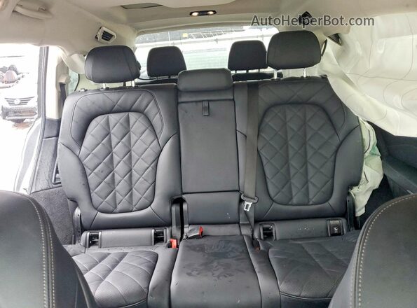 5UX23EM03S9W24587 2025 BMW X7 Gray Rear seats view