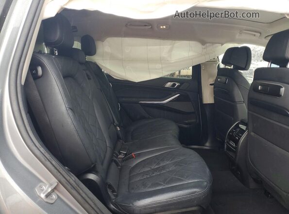 5UX23EM03S9W24587 2025 BMW X7 Gray Rear interior view