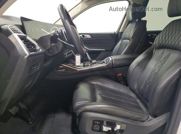 5UX23EM03T9068458 2026 BMW X7 White Սալոնի դիմացի տեսք