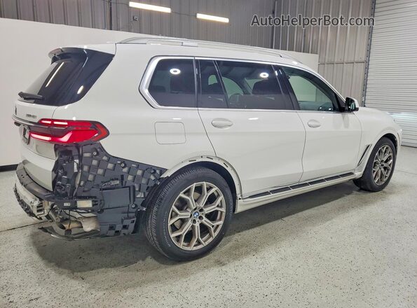 5UX23EM03T9068458 2026 BMW X7 White Հետևի աջ