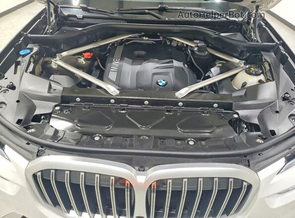 5UX23EM03T9068458 2026 BMW X7 White Շարժիչի բաժամունքի տեսք