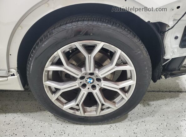 5UX23EM03T9068458 2026 BMW X7 White 