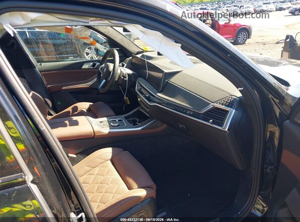 5UX23EM03T9360644 2026 BMW X7 Black Front interior view