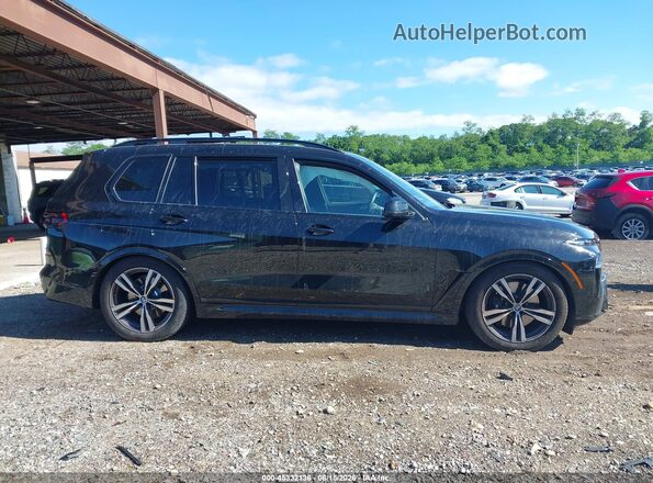 5UX23EM03T9360644 2026 BMW X7 Black Rear interior view