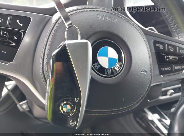5UX23EM04P9P67524 2023 BMW X7 Black Առջևի վահանակի տեսք