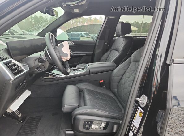 5UX23EM04S9W51796 2025 BMW X7 Black Вид салону спереду