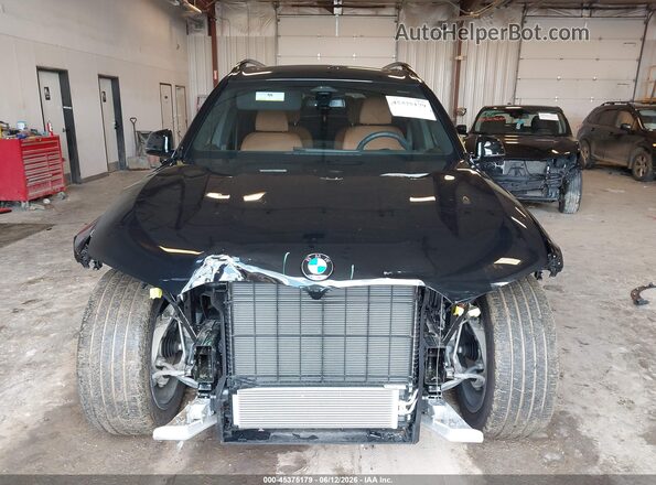 5UX23EM05T9330609 2026 BMW X7 Black Instrument cluster view