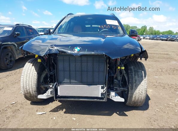 5UX23EM05T9330609 2026 BMW X7 Black Front view