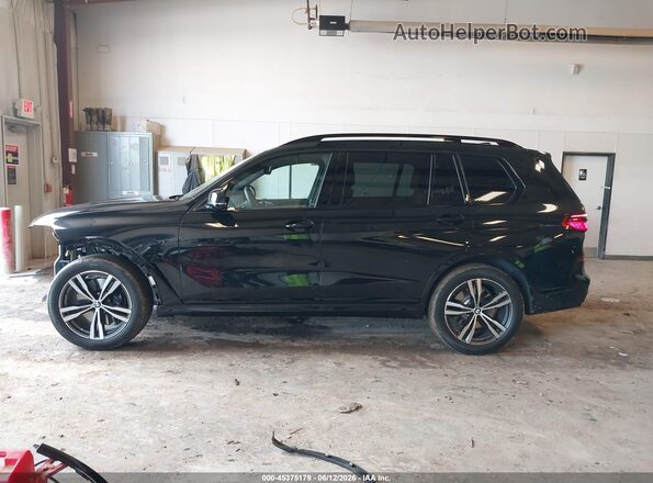 5UX23EM05T9330609 2026 BMW X7 Black 360 interior view
