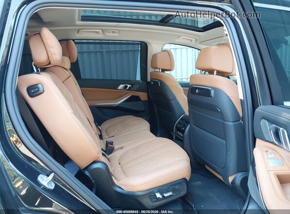5UX23EM06T9078045 2026 BMW X7 Black Vista de la etiqueta del VIN