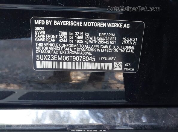 5UX23EM06T9078045 2026 BMW X7 Black Vista del compartimento del motor