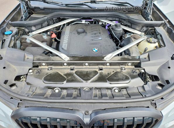 5UX23EM06T9293764 2026 BMW X7 Gray ძრავის განყოფილების ხედი