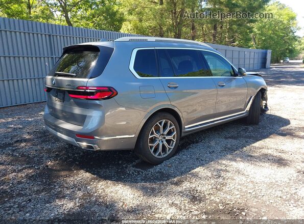 5UX23EM06T9402465 2026 BMW X7 Silver Tył prawy