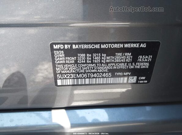 5UX23EM06T9402465 2026 BMW X7 Silver Widok komory silnika