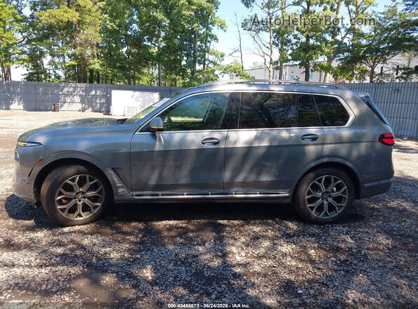 5UX23EM06T9402465 2026 BMW X7 Silver Widok wnętrza z tyłu