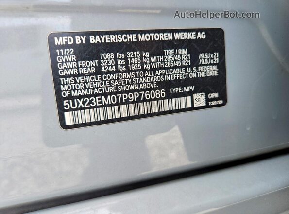 5UX23EM07P9P76086 2023 BMW X7 Silver Widok naklejki z numerem VIN