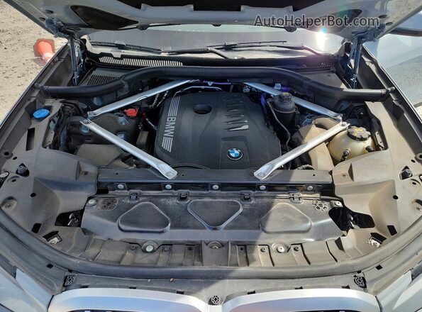 5UX23EM07P9P76086 2023 BMW X7 Silver Widok wnętrza z tyłu