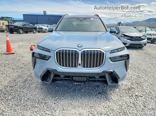 5UX23EM07P9P76086 2023 BMW X7 Silver Widok z przodu
