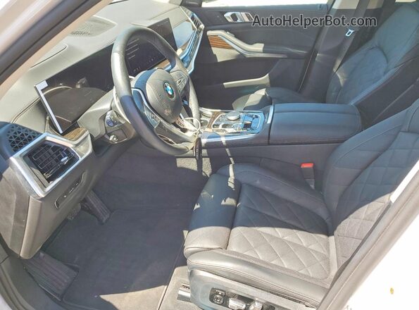5UX23EM07S9Z65653 2025 BMW X7 White Սալոնի դիմացի տեսք
