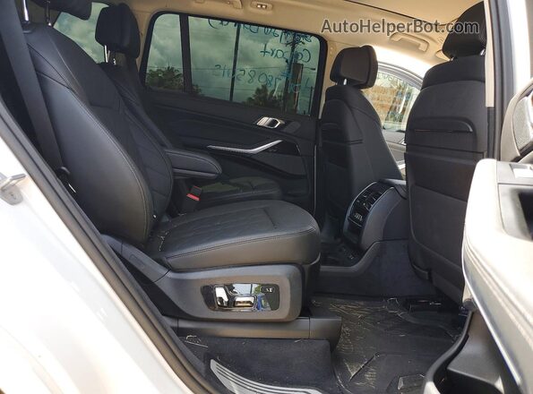 5UX23EM08S9X21557 2025 BMW X7 White Սալոնի հետևի տեսք