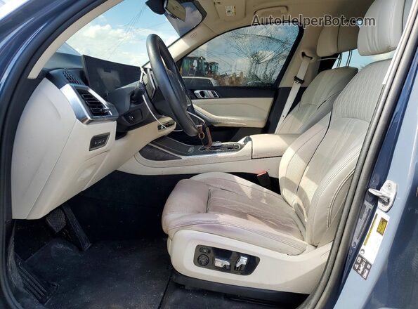 5UX23EM08S9Y51483 2025 BMW X7 Серый Вид салона спереди