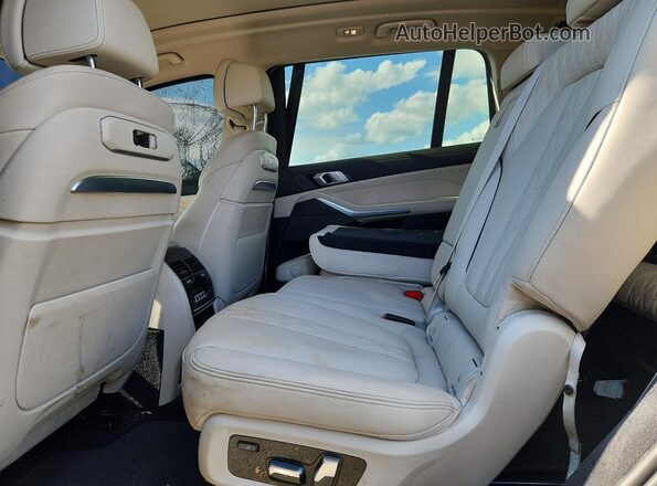5UX23EM08S9Y51483 2025 BMW X7 Серый Вид задней части салона