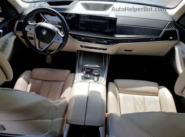 5UX23EM08S9Y51483 2025 BMW X7 Серый Вид панели приборов