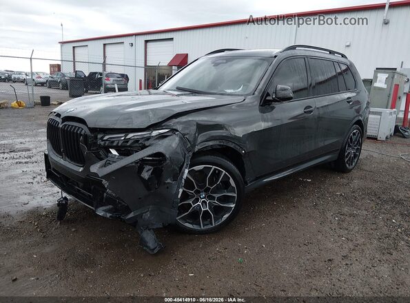 5UX23EM08T9030174 2026 BMW X7 Gray Առջևի ձախ երեք քառորդ տեսարան