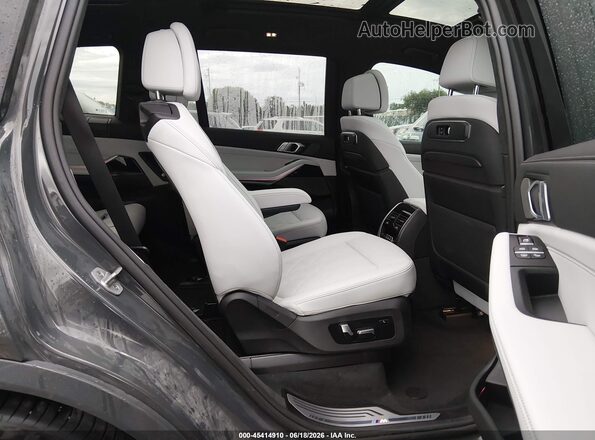 5UX23EM08T9030174 2026 BMW X7 Gray VIN կոդի պիտակի տեսք