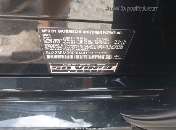 5UX23EM09R9U44119 2024 BMW X7 Black Widok komory silnika