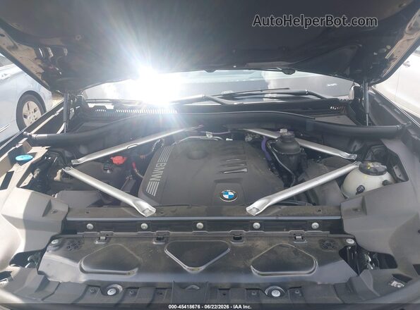 5UX23EM09R9U44119 2024 BMW X7 Black Widok z tyłu