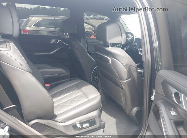 5UX23EM09R9U44119 2024 BMW X7 Black Widok naklejki z numerem VIN